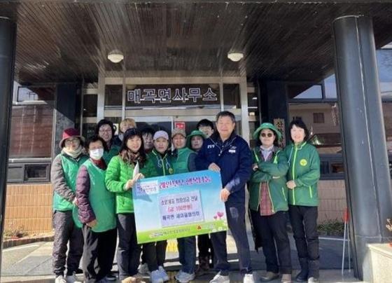 매곡면 새마을협의회, 불우이웃돕기 성금 100만원 기탁 이미지
