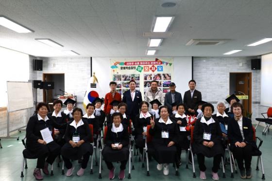 영동군 학산면 무지개희망교실, 상지·죽촌마을 학습 전시회 열려 이미지