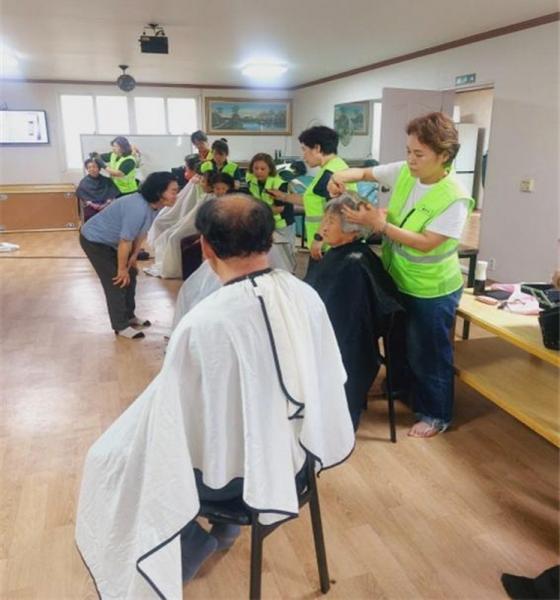 을지대 뷰티학과, 영동 양강면서 이미용 봉사 펼쳐 이미지