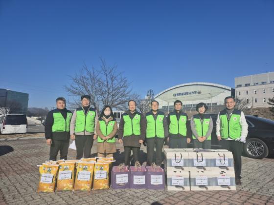 민주평통 영동군협의회, 북한이탈주민 가정에 명절 위문품 전달 이미지