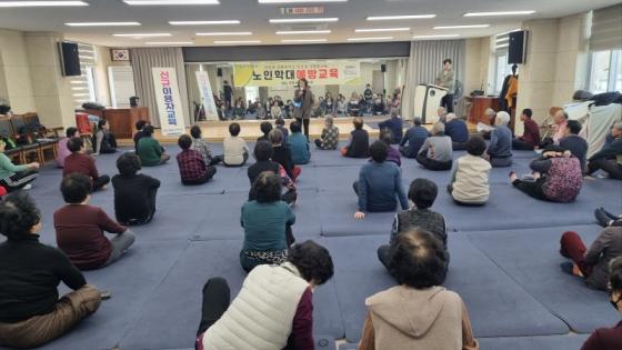 영동군노인복지관, 노인학대 예방 교육 추진 이미지