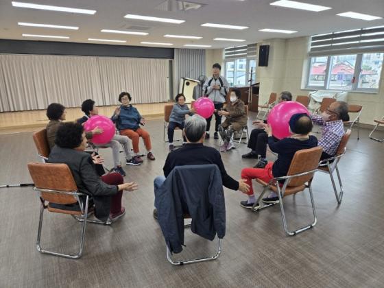 영동군노인복지관, 맞춤형 치매예방교실 운영 이미지